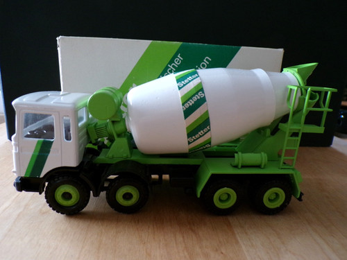Vehicule iveco betonniere sur - iveco,
